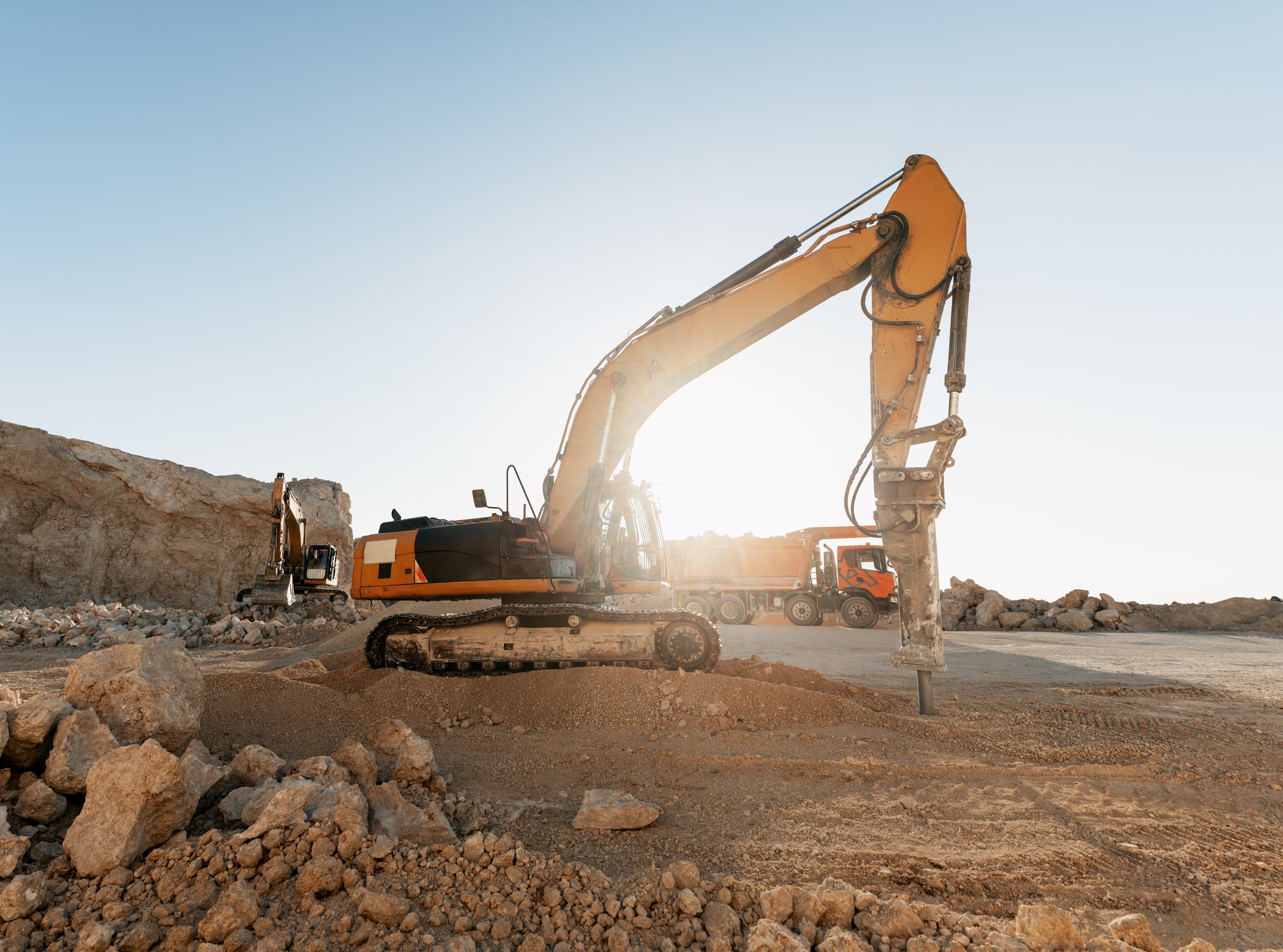 Excavator with hydraulic breaker